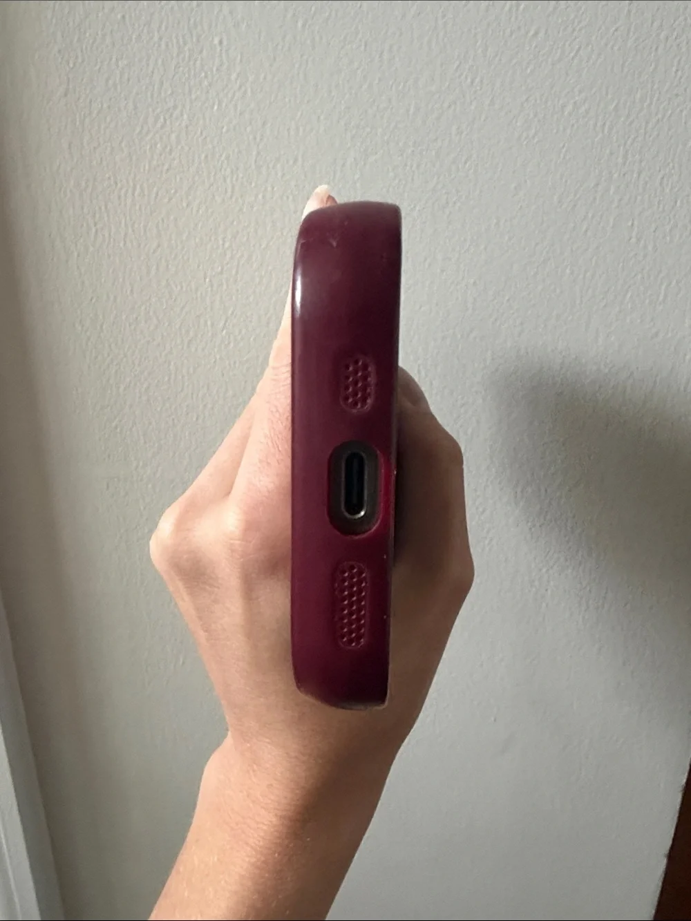iPhone 15 Pro Phone Case with Red Lip Print Design - Burgundy Edge